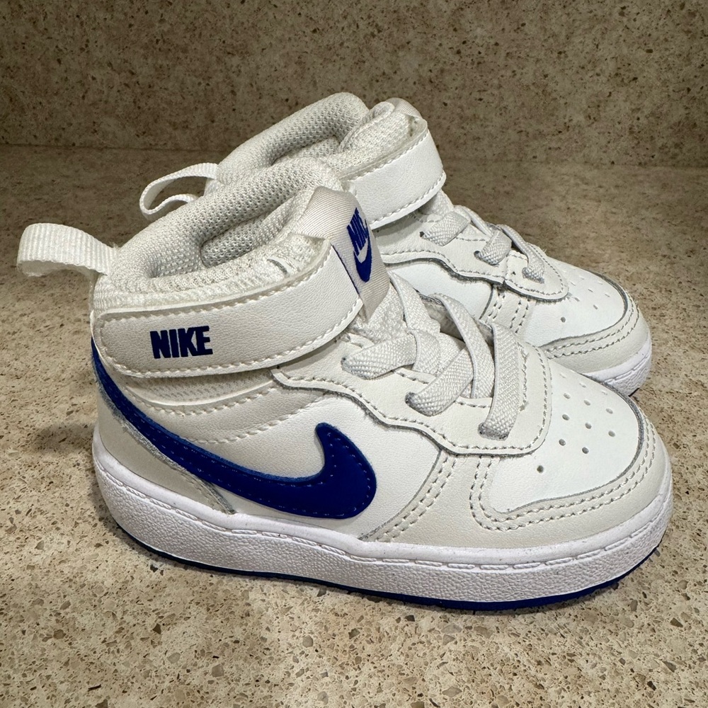 Nike kids court borough mid 2 sneaker